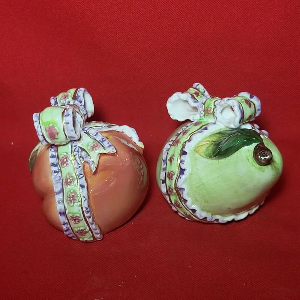 Ceramic Salt and Pepper Shakers Set Fruit Pear Peach Wrapped in Bow Floral Ribbo